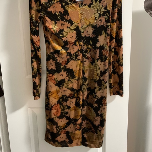 Dynamite Fall Dress Size Medium - Picture 4 of 5